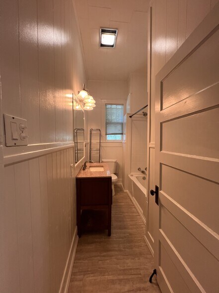 Bathroom - 630 N 6th St