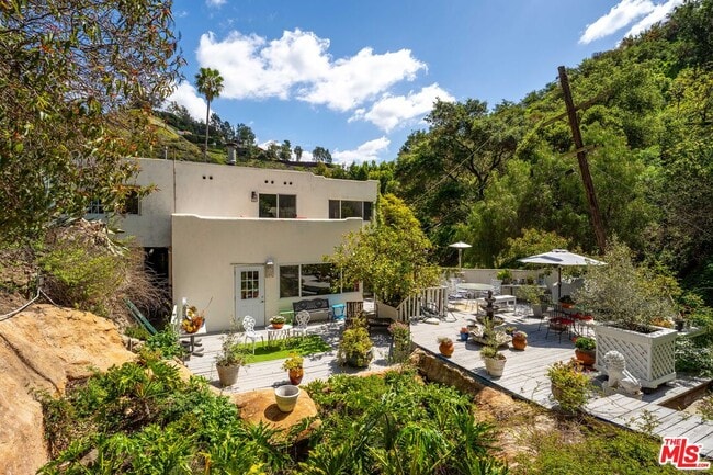 Building Photo - 1001 N Beverly Glen Blvd