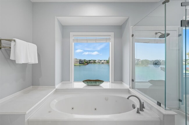 Building Photo - 5934 Stratford Gardens Dr