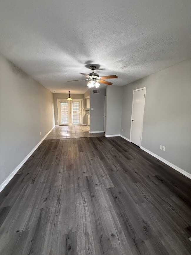Building Photo - 8730 Glen Meadow Ln