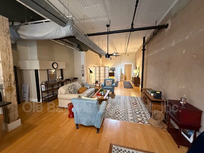 Building Photo - 412 Dauphin St