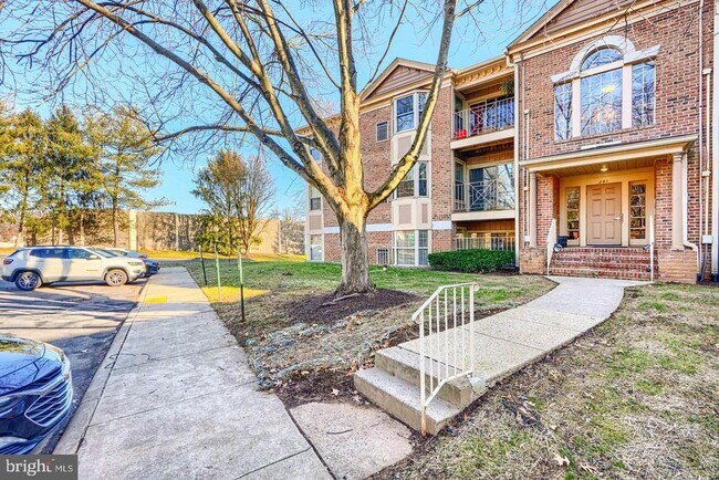 Building Photo - 201 Star Pointe Ct
