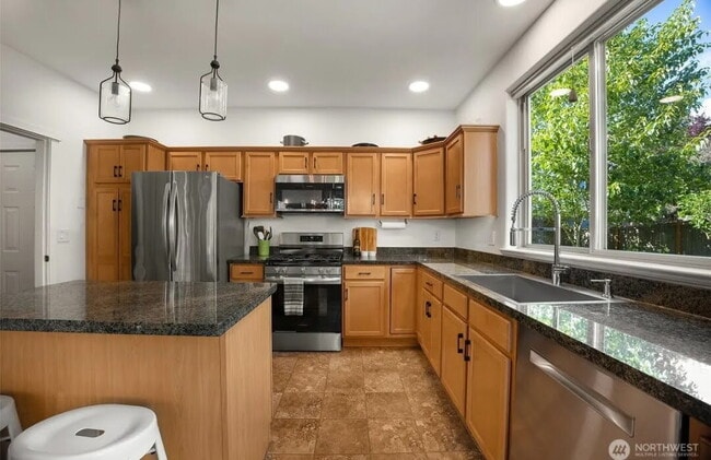 Building Photo - Spacious 4-Bedroom Gem with Fully Fenced Y...