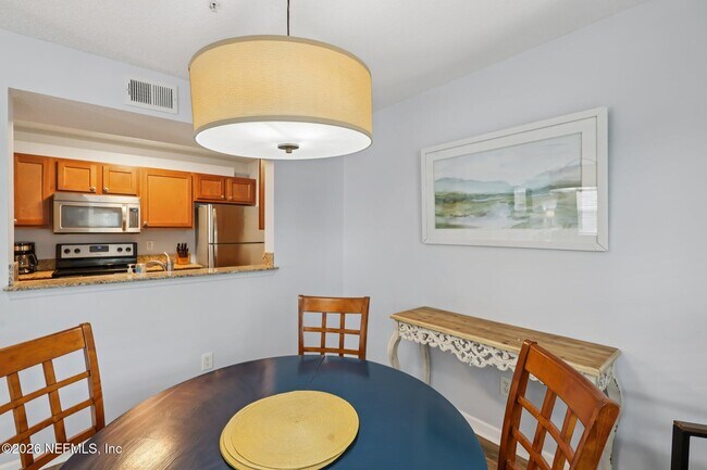 Building Photo - 204 Sixteenth St