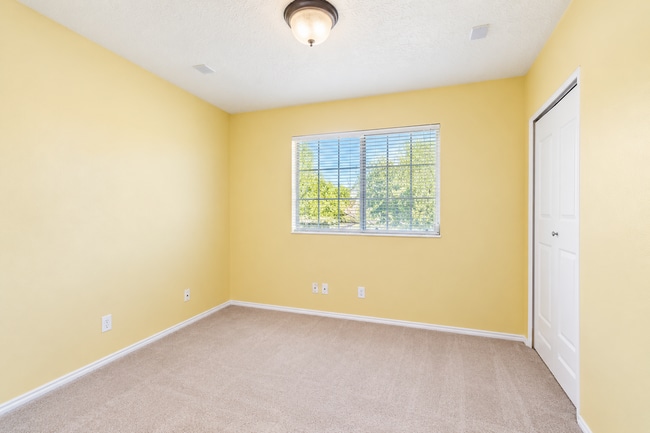 Building Photo - 1273 N 550 W