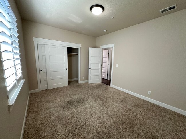 Building Photo - Gorgeous 4 Bedroom 2.5-Bath House in Tigar...