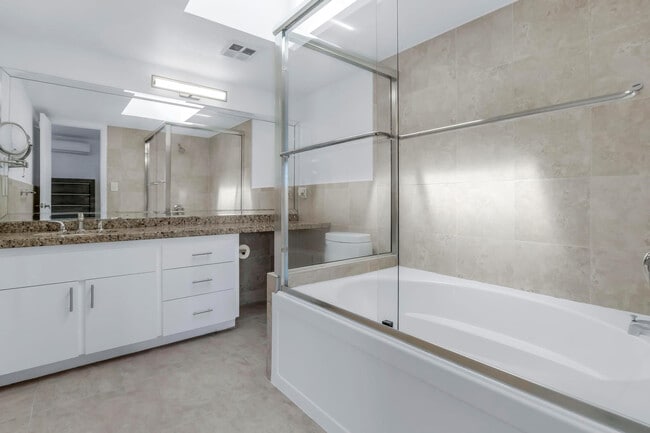 Building Photo - 3827 NE 166th St