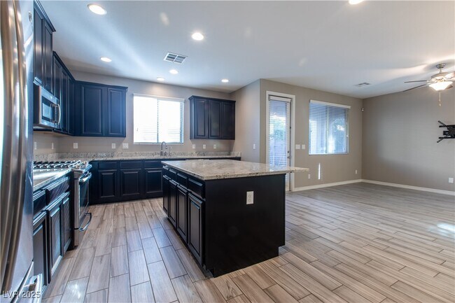 Building Photo - 12382 Loggeta Way