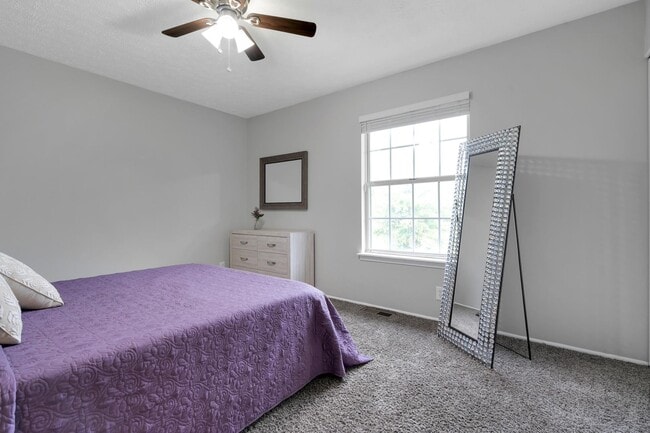 Building Photo - Two bedroom townhome, bath and half with washer and dryer connections