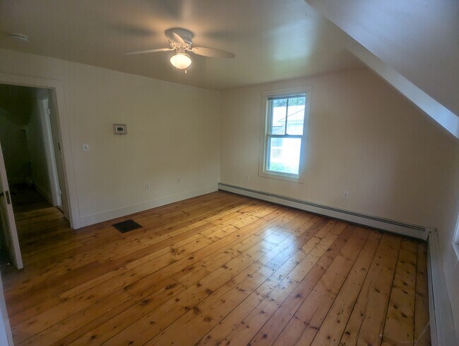 Building Photo - 9 Church St