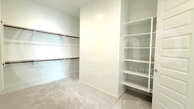 Building Photo - 9509 S 39th Dr