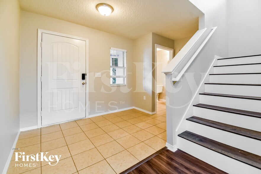 Building Photo - 13509 Laranja St