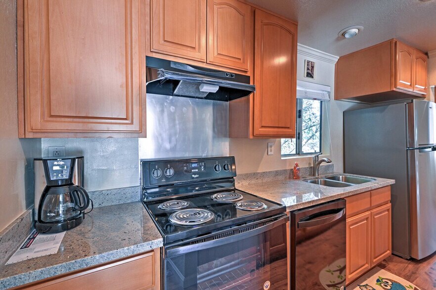 Building Photo - 10505 Center Ave