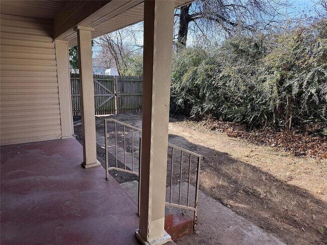 Building Photo - 1701 N Barnes Ave