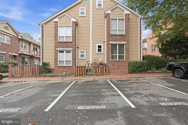 Building Photo - 1113 N Vernon St