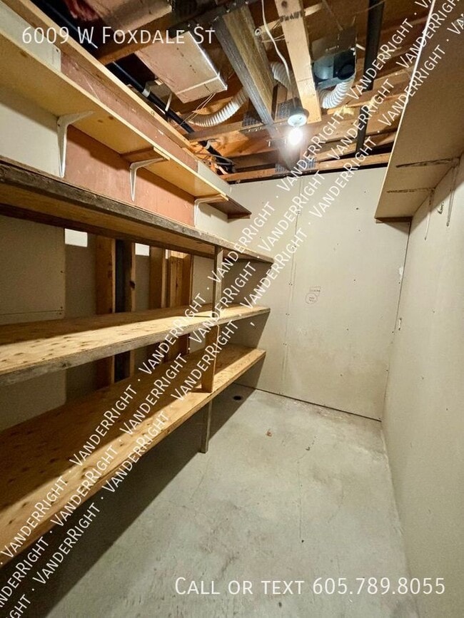 Building Photo - 6009 W Foxdale St