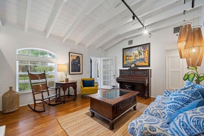 Building Photo - 302 NW 16th St