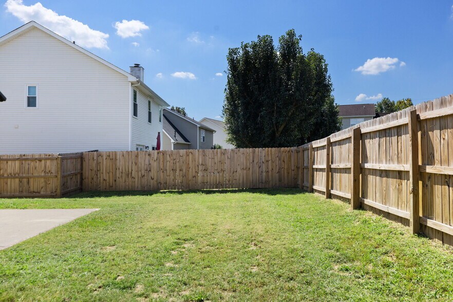 Building Photo - 2150 Blake Dr