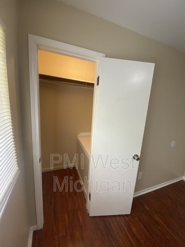 Building Photo - 6081 In the Pines Dr SE