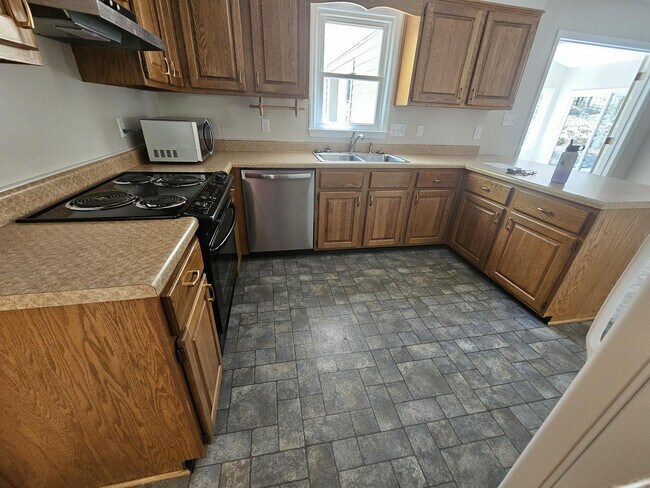 Building Photo - 704 Midmar St