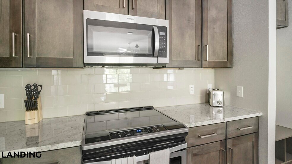Building Photo - 20290 Park Lake View Dr