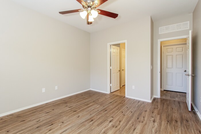 Building Photo - 461 East Placita Rejilla