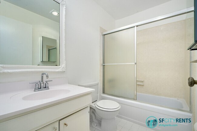 Building Photo - Pacific Heights: Studio w/ Sleeping Alcove, Dining Area, & Laundry Onsite