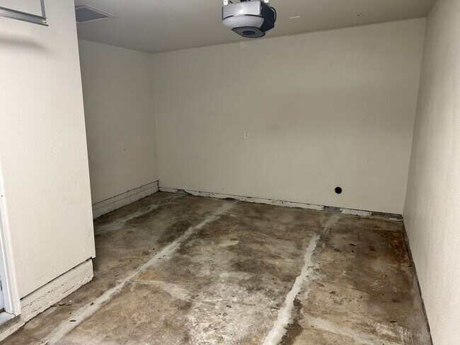 Building Photo - 1525 W Orangeburg Ave