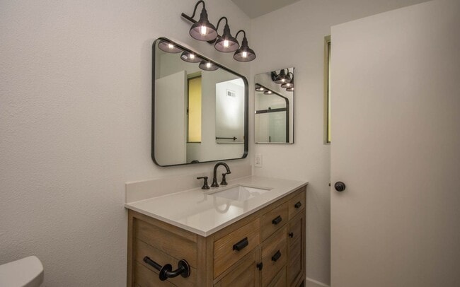 Building Photo - Fully Remodeled 3BD/2BA in Carlsbad