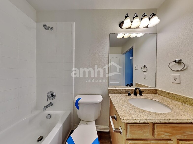 Building Photo - 2820 Hereford Rd