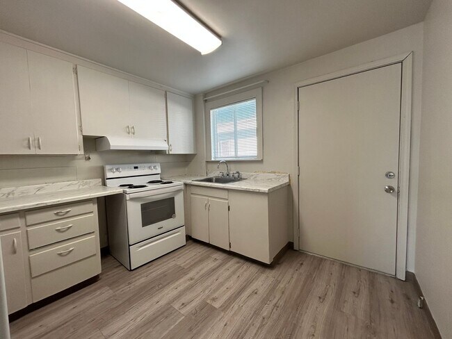 Building Photo - 928ru