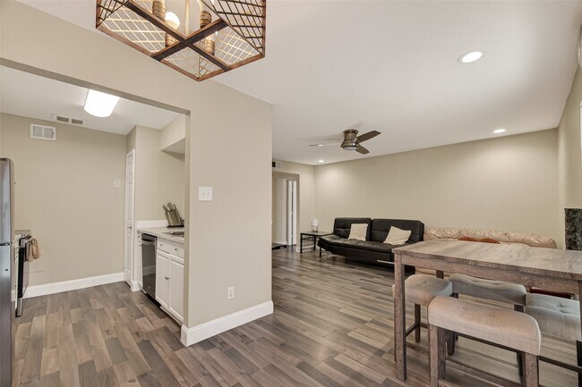 Building Photo - 18515 Egret Bay Blvd