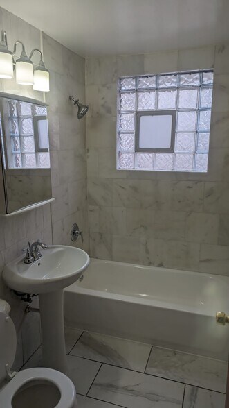 Bathroom - 14504 S Edbrooke Ave