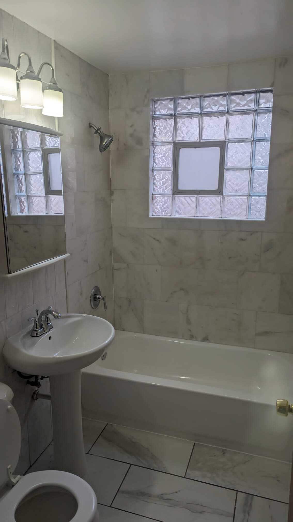 Bathrool - 14504 S Edbrooke Ave