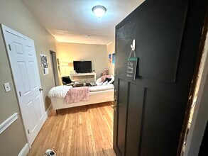 Building Photo - 68 Egmont St