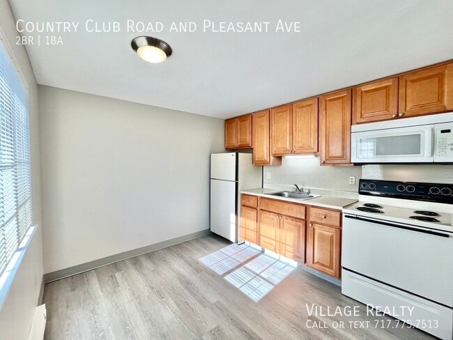 Building Photo - 605 Country Club Rd