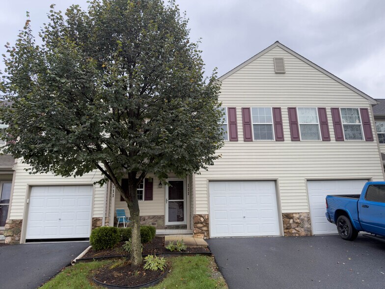 Primary Photo - 111 N Village Cir
