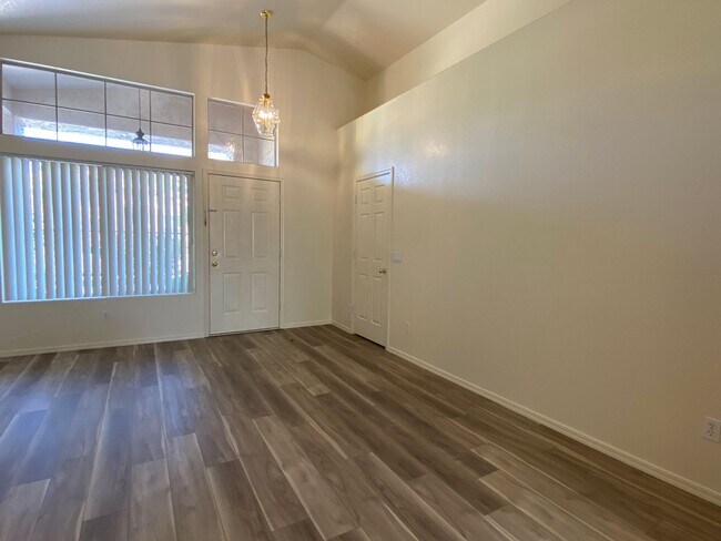 Building Photo - Chandler 3 Bedroom, 2 Bathroom - 1 Story B...