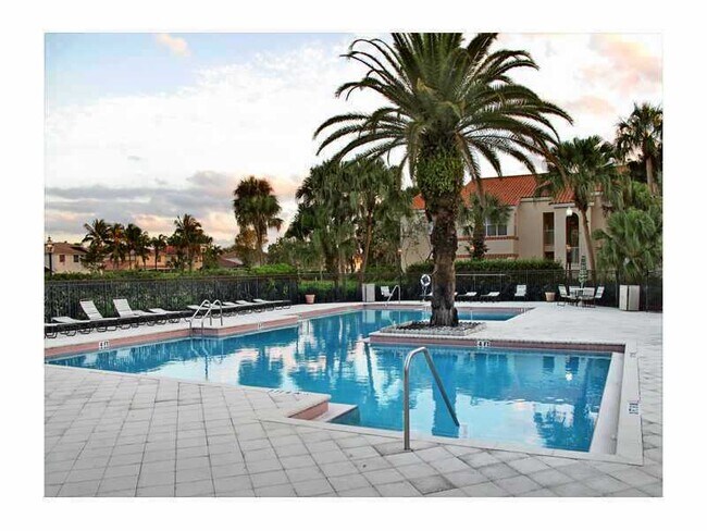 Building Photo - 3350 Pinewalk Dr N