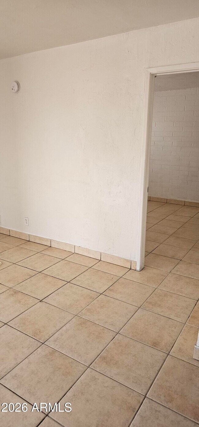 Building Photo - 581 S California St