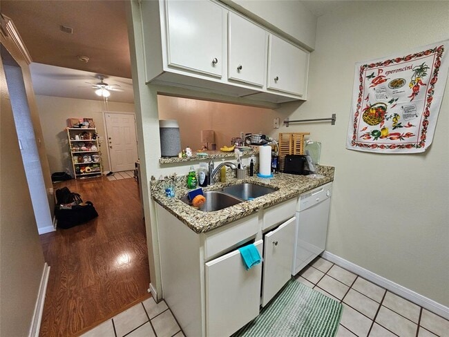 Building Photo - 501 W 26th St