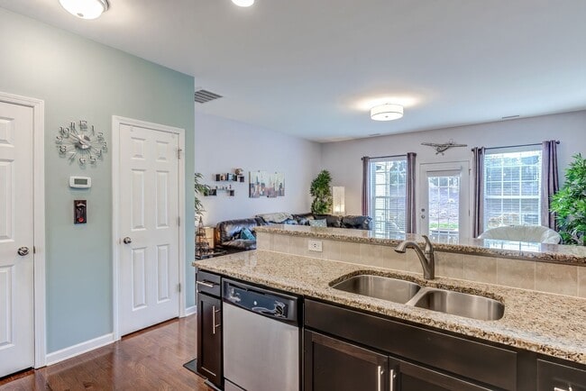 Building Photo - Luxury Townhome for rent!