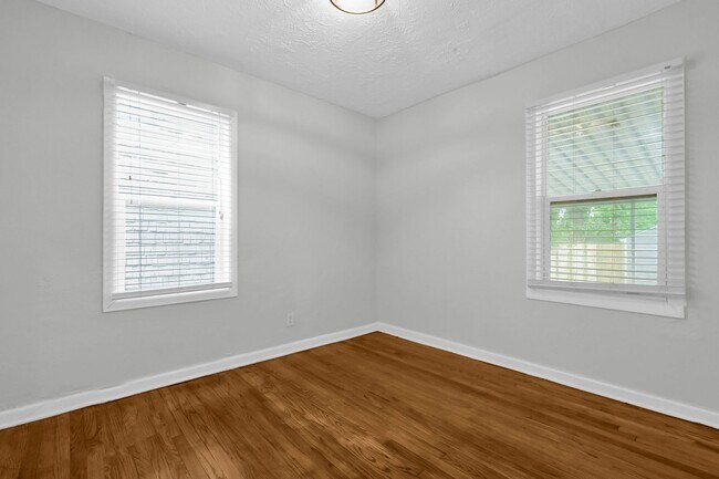 Building Photo - Charming Three-Bedroom Home in the Heart of Columbus!