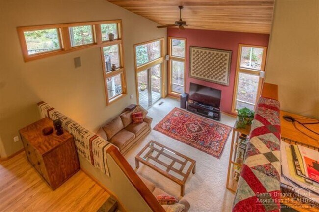 Building Photo - Gated Community in Awbrey Glen