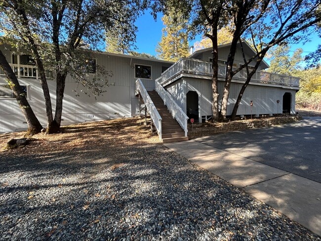 Building Photo - Welcome to Crystal Falls