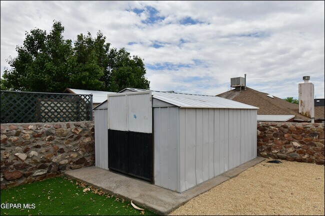 Building Photo - 7737 Plaza Azul Rd