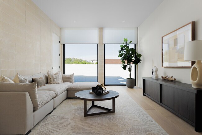 Building Photo - 5205 Scenic View Dr