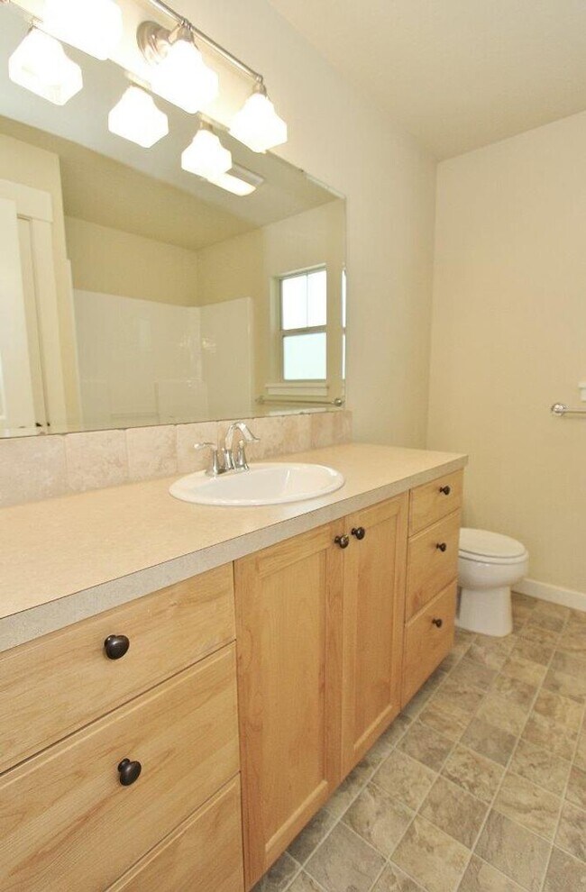 Building Photo - Immaculate Home w/Open Floor-Plan Nestled on the Boise Bench