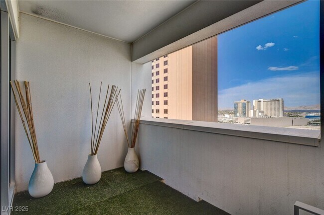 Building Photo - 2700 S Las Vegas Blvd