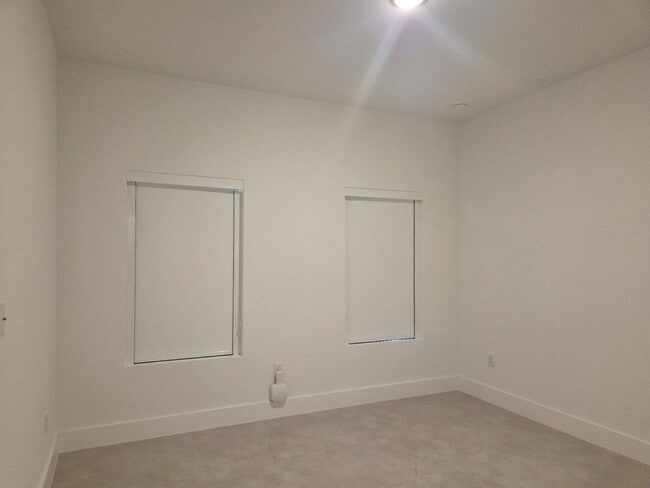 Building Photo - 4/2 in Villa Pass